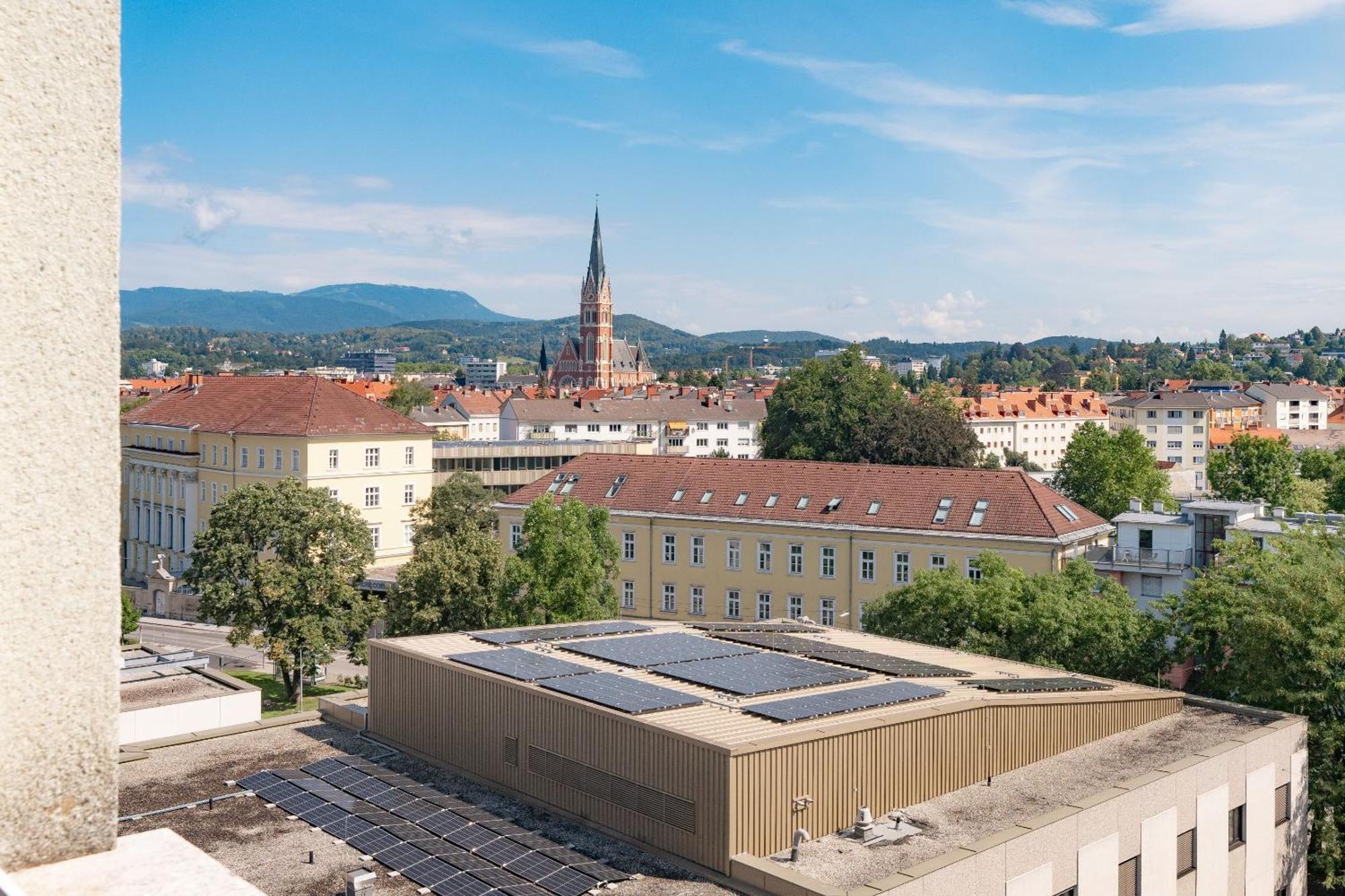 Tamliving Zentrum Luxus Parken Messe Wifi Traumaussicht Sunrise&Sunset Graz Bagian luar foto